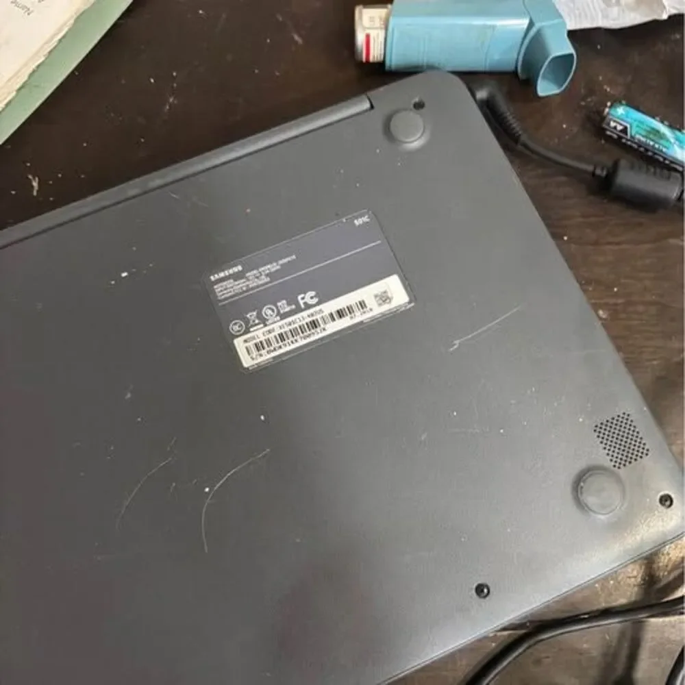 Samsung Chromebook 3 XE500C13-K02US laptop.
